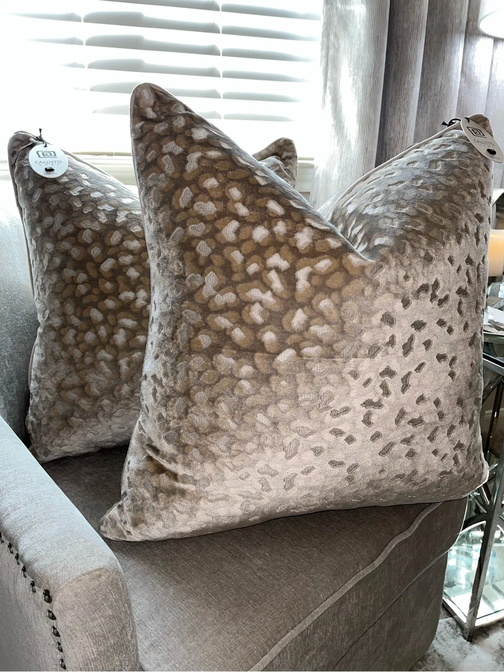 1-NWT CALLISTO HOME GOLD GRAY LEOPARD DESIGN LUXURY DECORATIVE PILLOW(T02753F11)